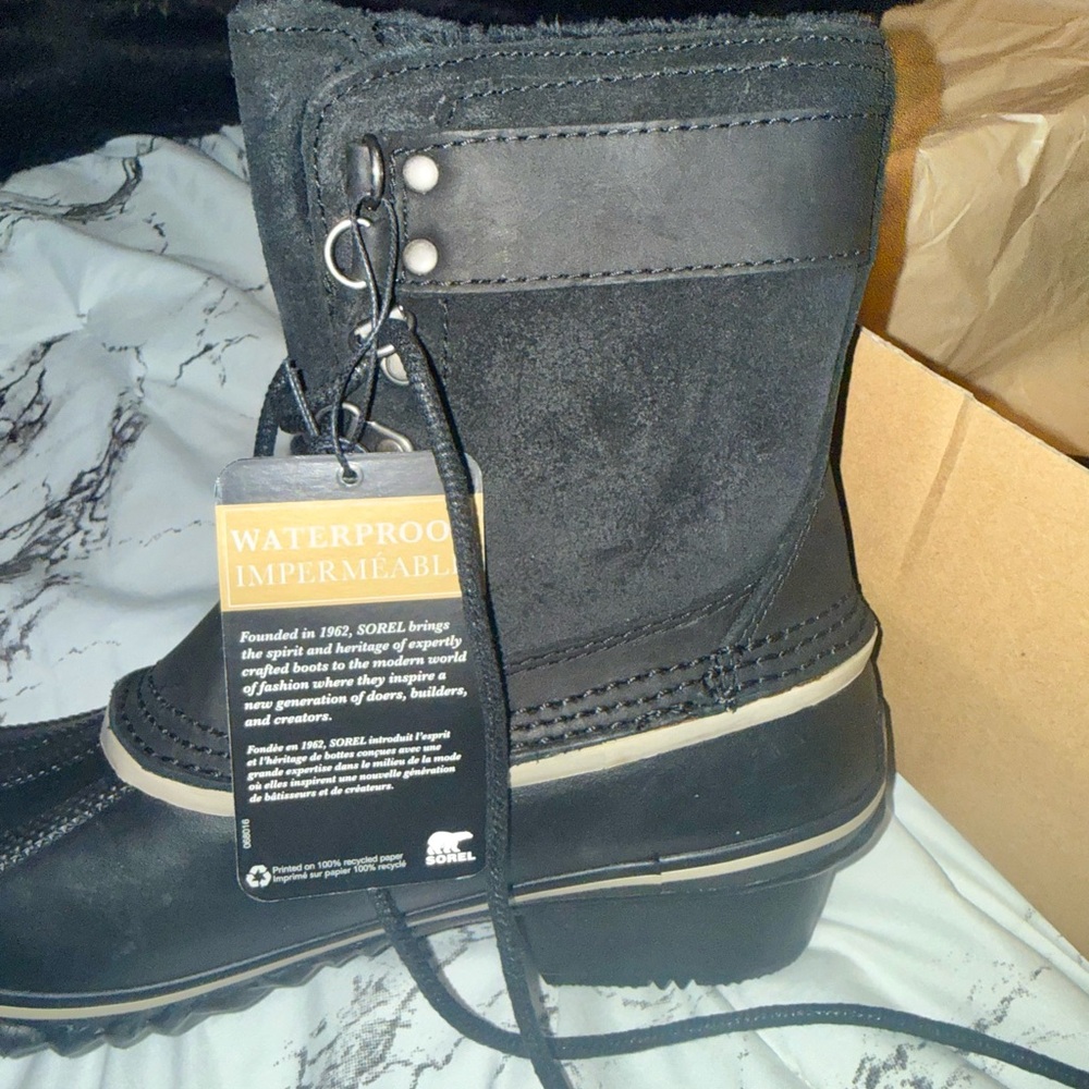 Sorel duck style boots without box size 7.5. Women’s Sorel rain/snow boots. - Picture 3 of 14